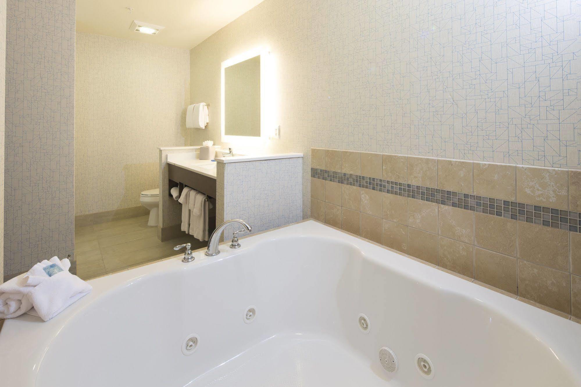 Holiday Inn Express & Suites - Portage By Ihg Экстерьер фото